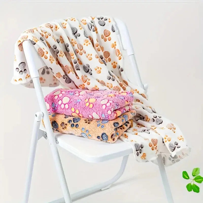 Cute Flannel Pet Blanket Cartoon Dog Paw Print Blanket Pet Mat for Cats and Dogs Warm and Comfortable Blanket for Puppy Kitten WLP Company